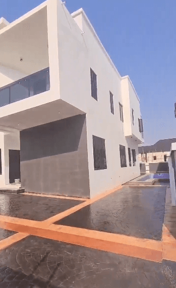 Tastefully finished 5 bedroom duplex with swimming pool
